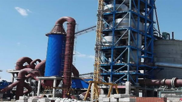 Contrat de projet en 2012 pour ligne de production du clinker de capacité 5000 t/j pour Xinjiang Bole Zhongbo Cement Co, Ltd