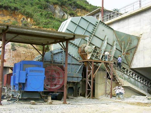 Alimentateur à tablier métallique / Transporteur à tablier métallique